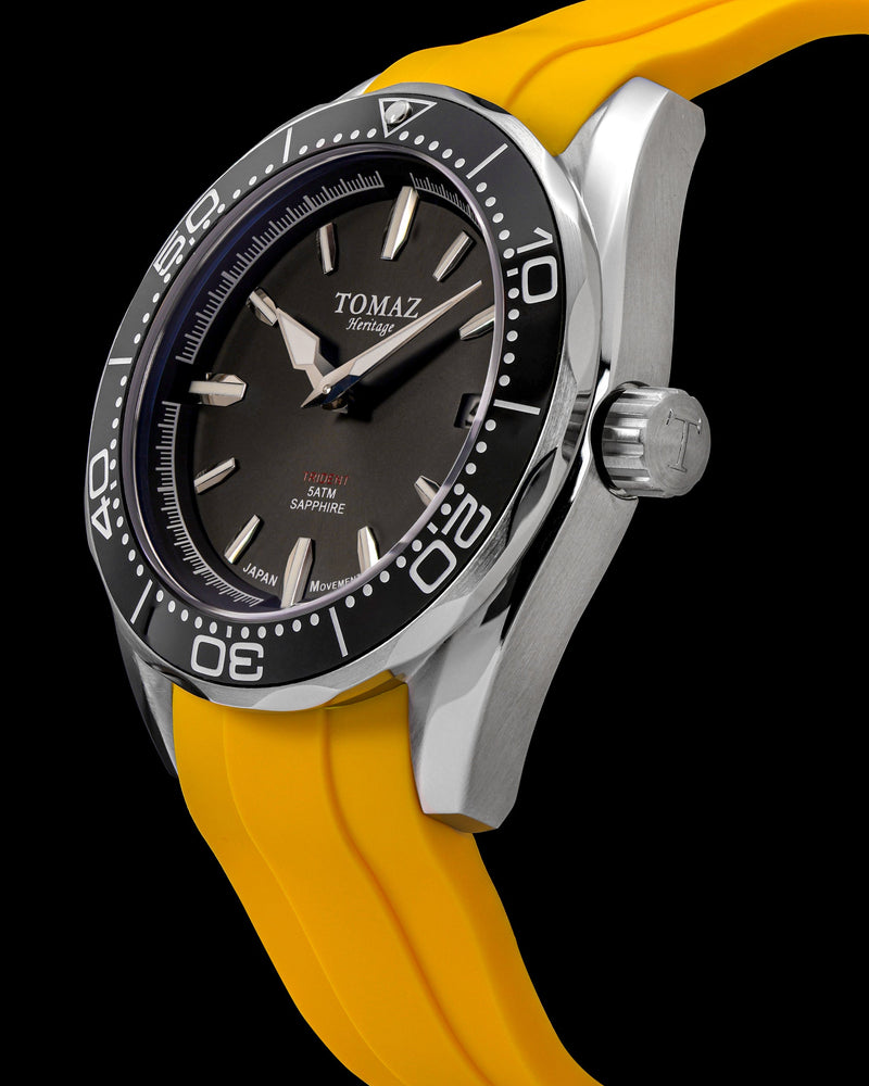 
                  
                    Load image into Gallery viewer, Trident  GR03A-D10 (Silver/Black) Yellow Silicone Strap
                  
                
