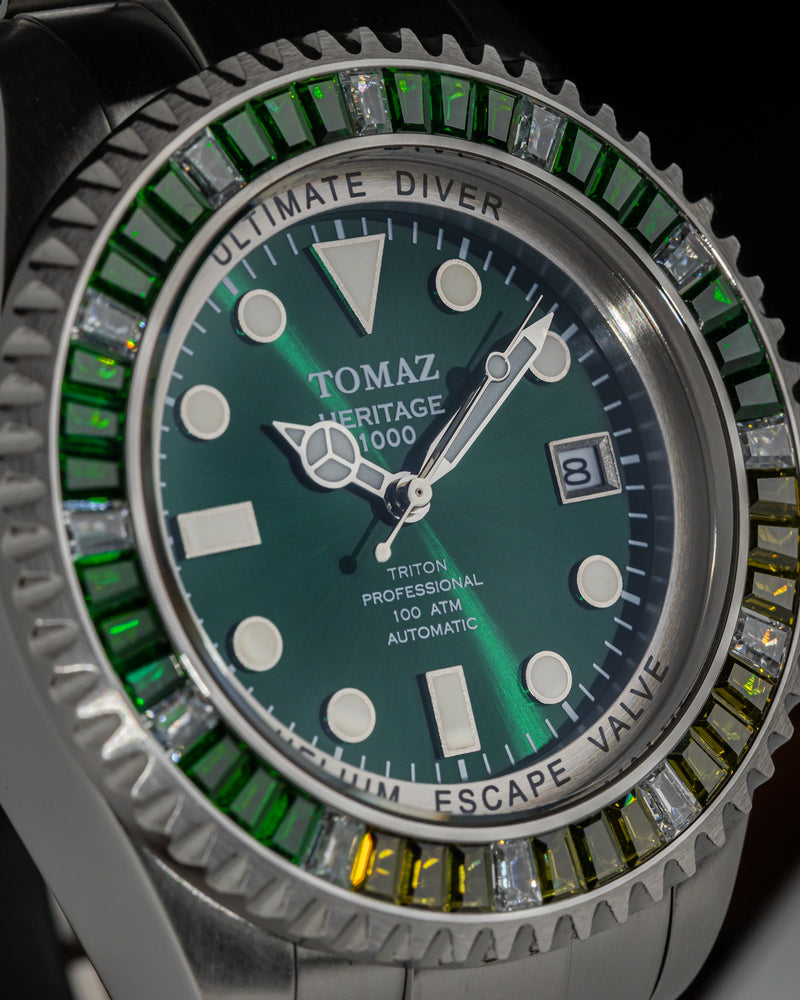 
                  
                    Load image into Gallery viewer, Ultimate Diver GR06-D3 (Silver/Green) with Green Yellow White (Silver Stainless Steel)
                  
                